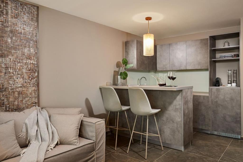 Cw Athens Riviera Suite Buitenkant foto