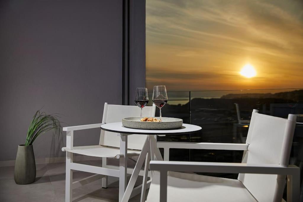 Cw Athens Riviera Suite Buitenkant foto