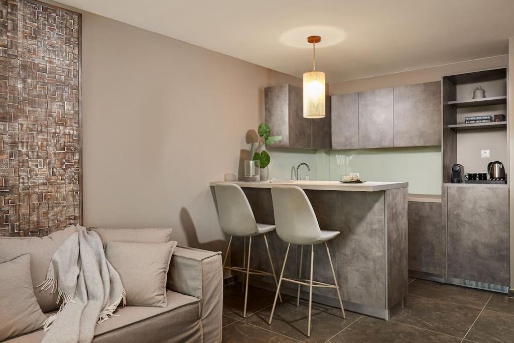 Cw Athens Riviera Suite Buitenkant foto