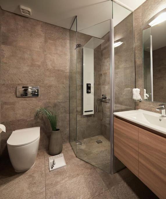 Cw Athens Riviera Suite Buitenkant foto
