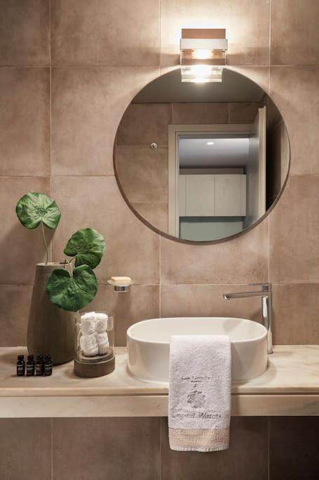 Cw Athens Riviera Suite Buitenkant foto